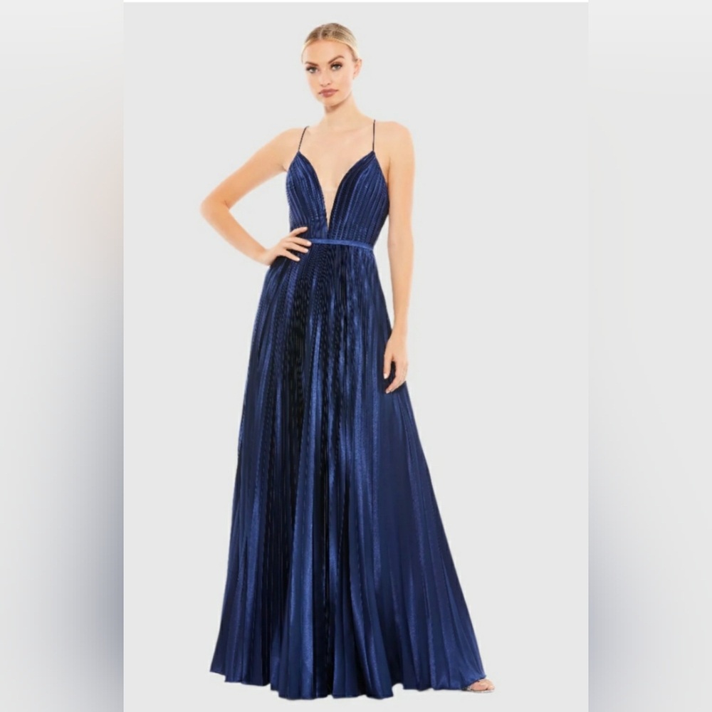 NWT IEENA FOR MAC DUGGALNavy Plunge Neck Pleated Evening Gown